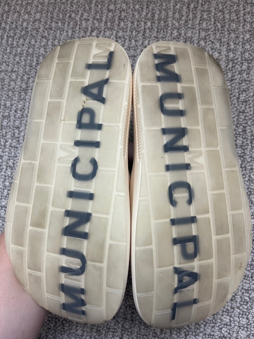 Municipal Podium Slides Cream - Picture 7 of 8